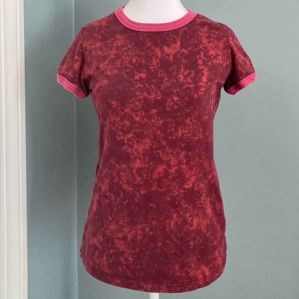 Kavio Vintage Red & Pink Tie-Dyed Fitted T-Shirt - Junior’s L / Women’s S